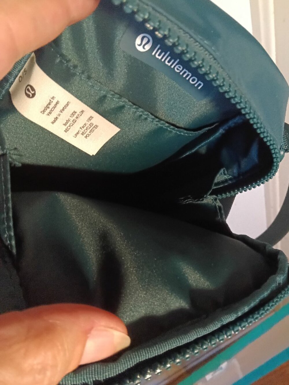 Lululemon Green Adjustable Strap Mini Crossbody Shoulder Bag Travel Pouch - Picture 5 of 7